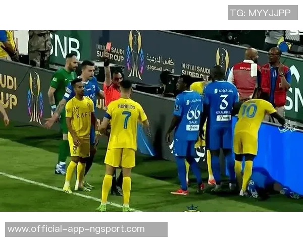 C罗对新月投入不满的背后真相揭示与胜利的差距分析